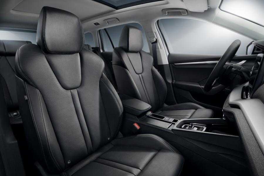 Интерьер Skoda Octavia iV Combi 2020 года  (WW) (фото 8 из 22)